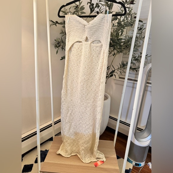 Cupshe coverup size XL
Crochet Sweetheart Twist Cutout Midi Dress - Picture 6 of 14